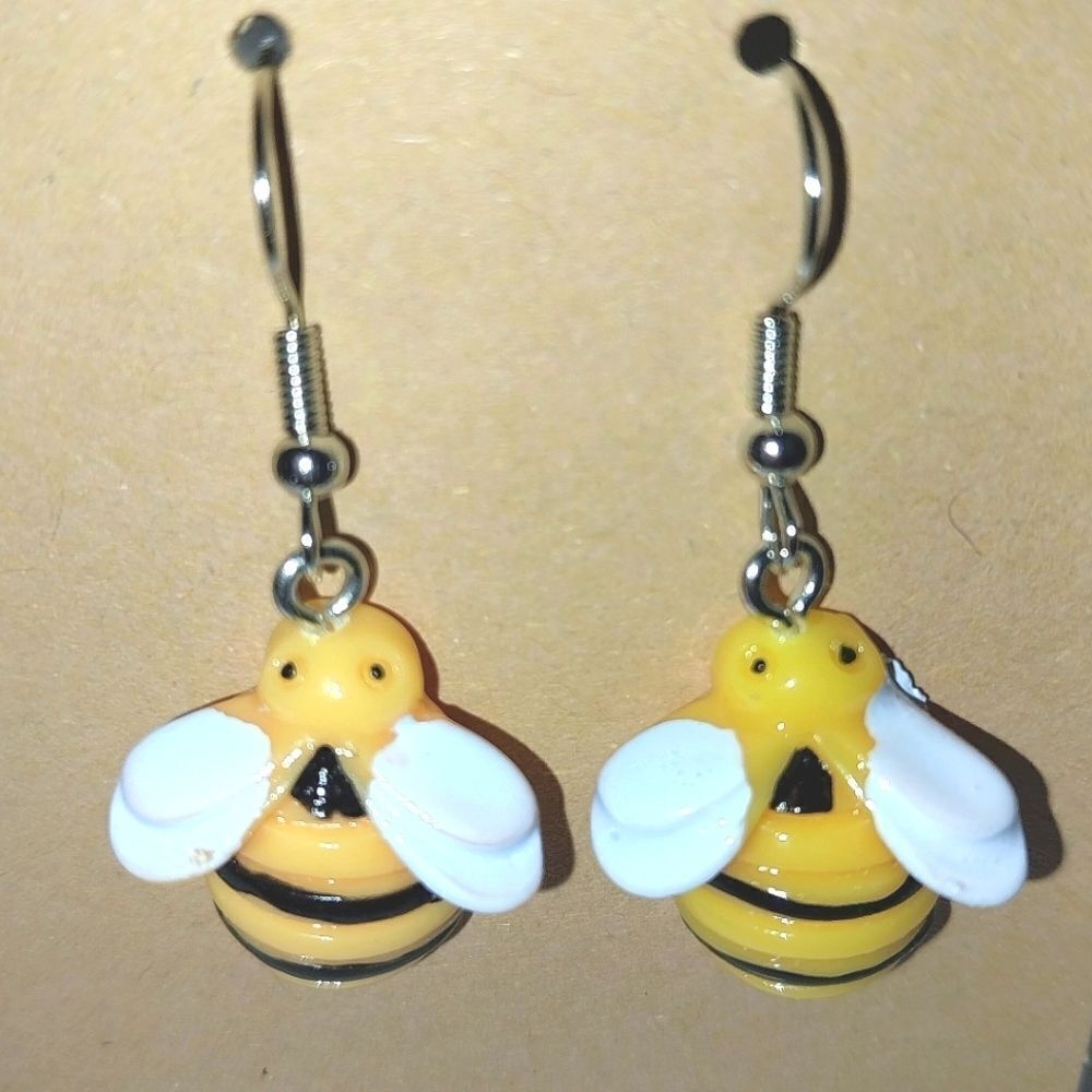 Hand crafted bumble bee dingle earrings For Adults and Kids - Picture 4 of 5